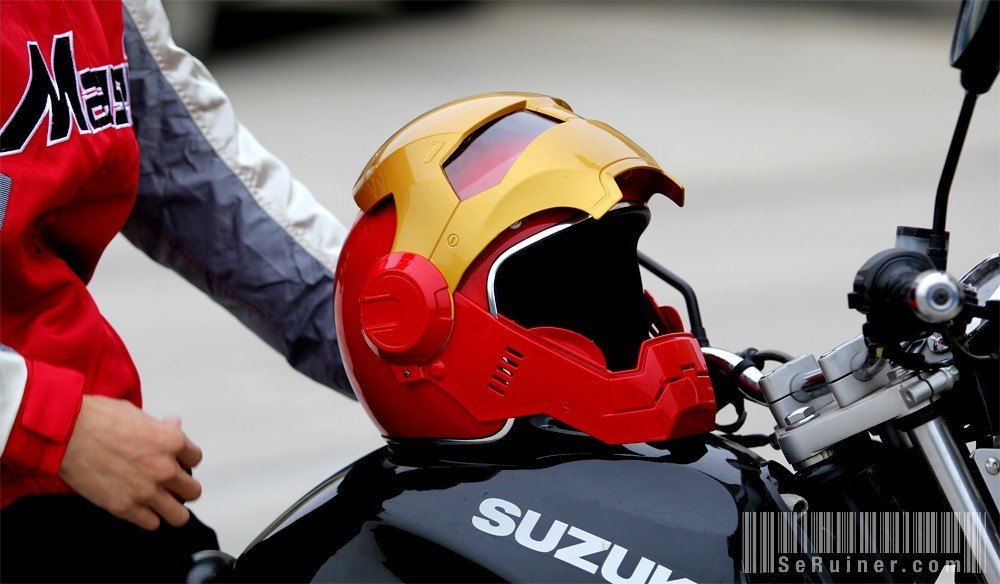 Le casque moto iron-man 