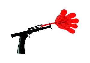 pistolet noir avec une main rouge